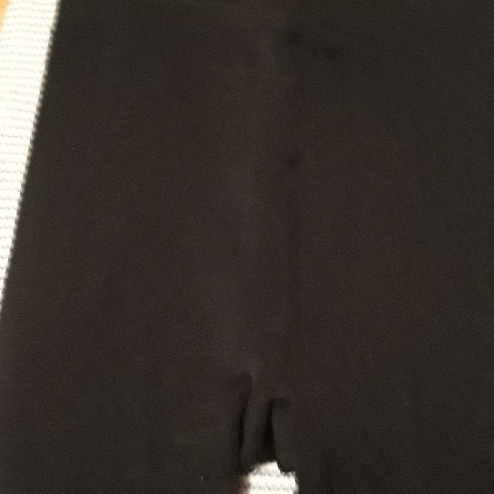 8 for $20 Ellen Tracy S/M Black Leggings - Picture 2 of 3